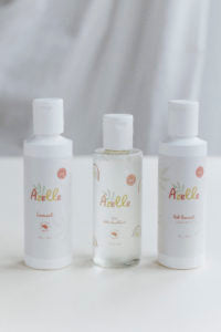 Pochon de soins bébé avec produits format voyage